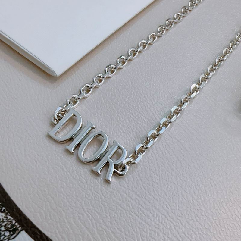 Dior Necklace 05yxh77